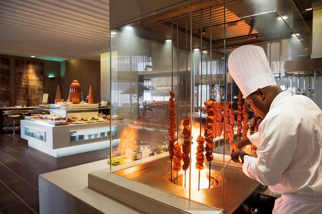 Centro Capital Centre By Rotana 3*